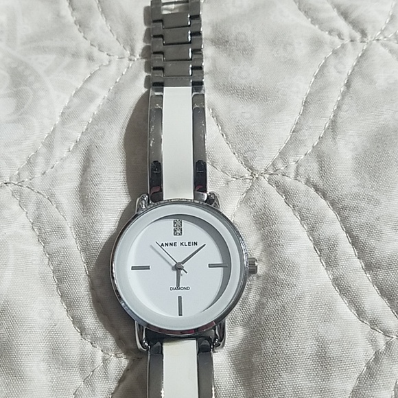 Watch - Picture 2 of 3